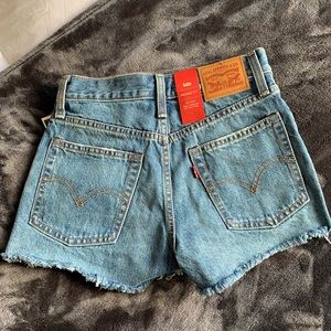 Levi’s Wedgie Fit High Rise Short